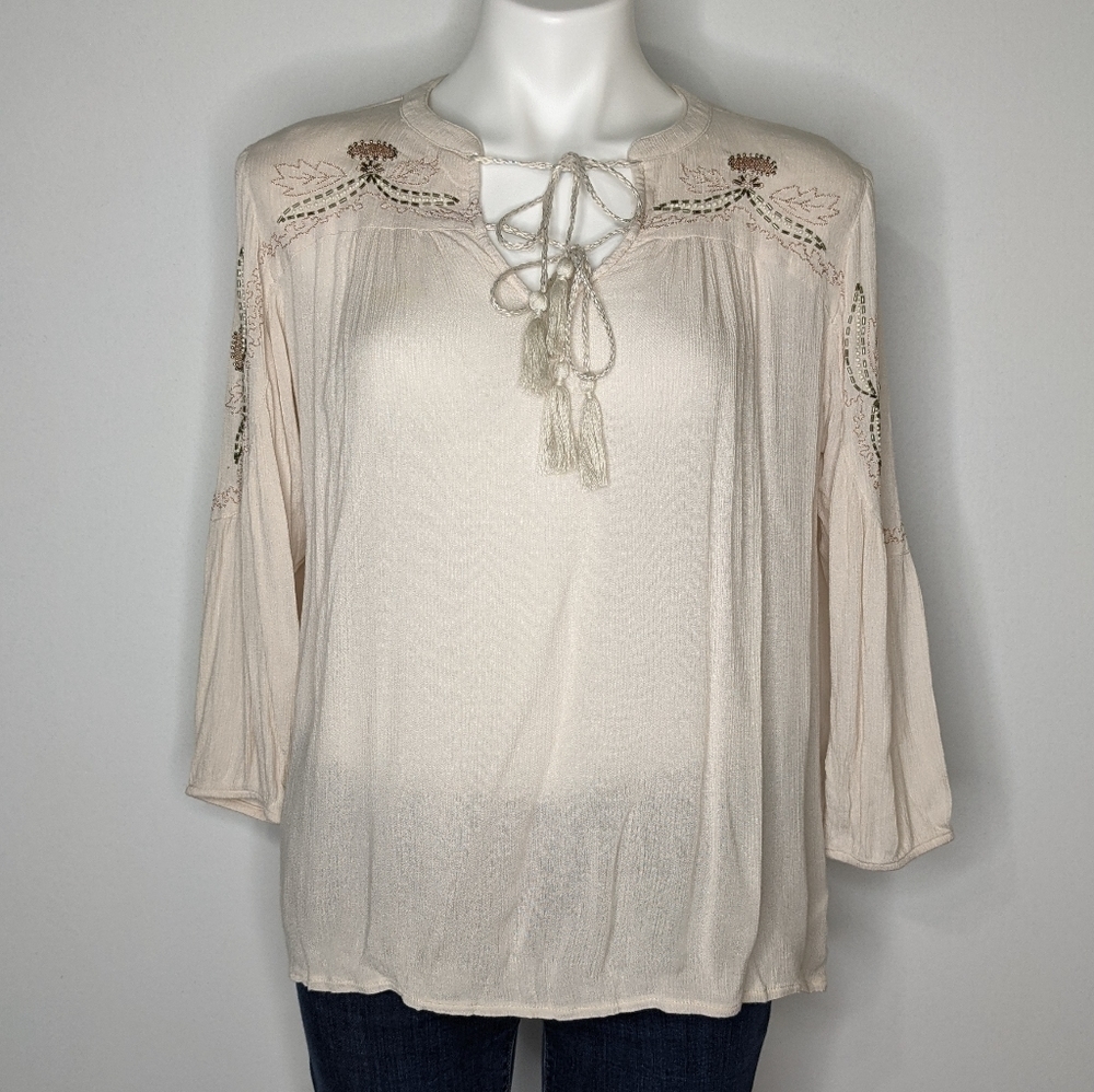 ✨3/$15 Maurices cream beaded tassel tie boho top M